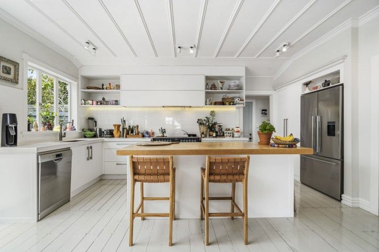 Photo of property in 5 Turnbull Road, Narrow Neck, Auckland, 0624