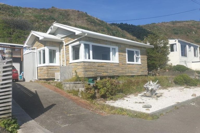 Photo of property in 37 Moa Point Road, Moa Point, Wellington, 6022