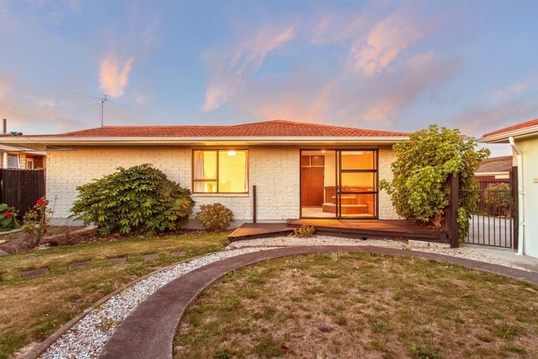 Photo of property in 11 Rolfe Place, Bishopdale, Christchurch, 8053