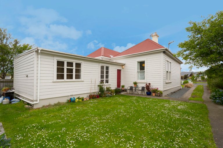 Photo of property in 23 Royal Crescent, Saint Kilda, Dunedin, 9012