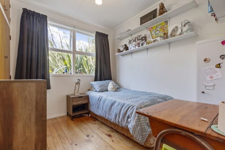 Photo of property in 1/615 Swanson Road, Swanson, Auckland, 0612