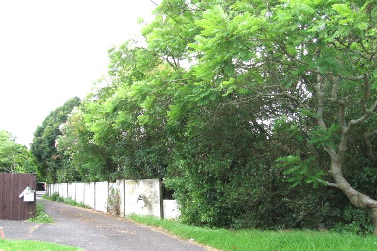 Photo of property in 1/3 Sylvan Avenue, Northcote, Auckland, 0627