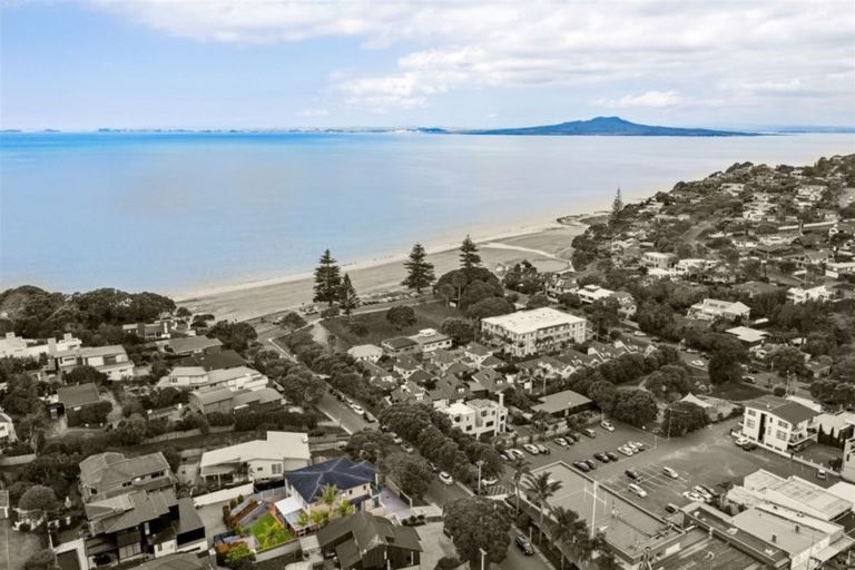 Photo of property in 4 Montrose Terrace, Mairangi Bay, Auckland, 0630