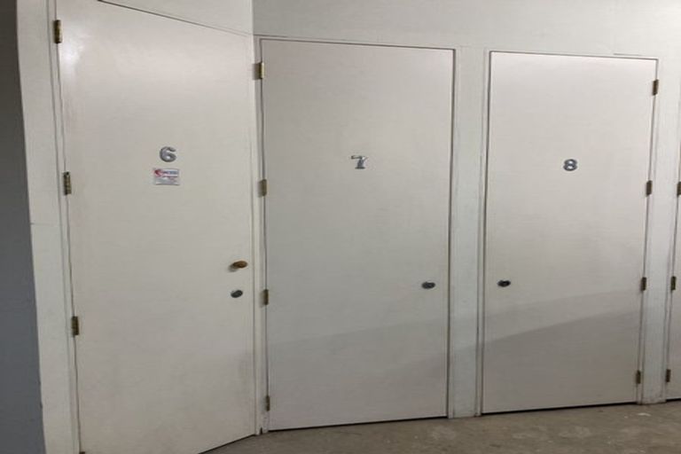 Photo of property in 8/80 Salamanca Road, Kelburn, Wellington, 6012