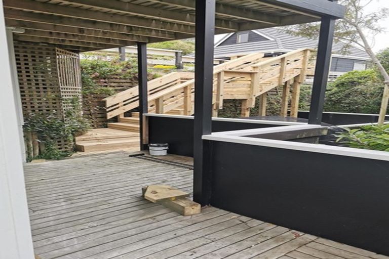 Photo of property in 15 Inverell Way, Seatoun, Wellington, 6022