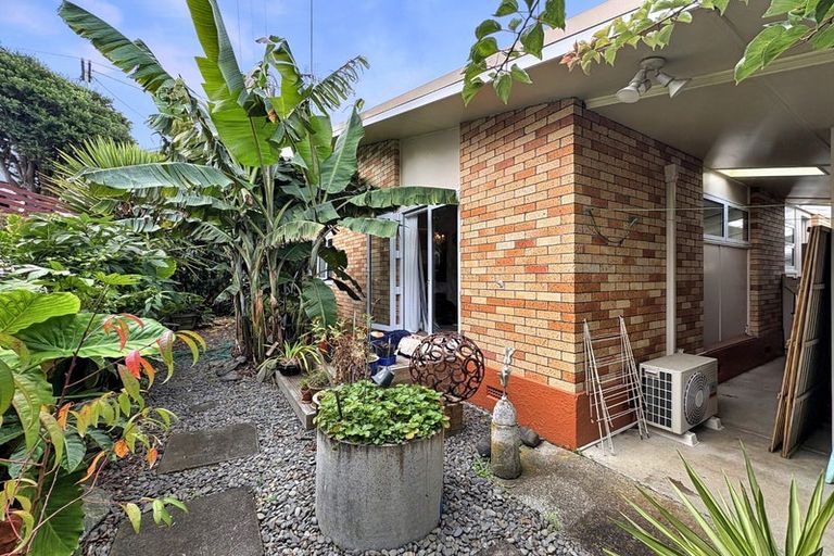 Photo of property in 2 Saint Leonard Street, Saint Johns Hill, Whanganui, 4501