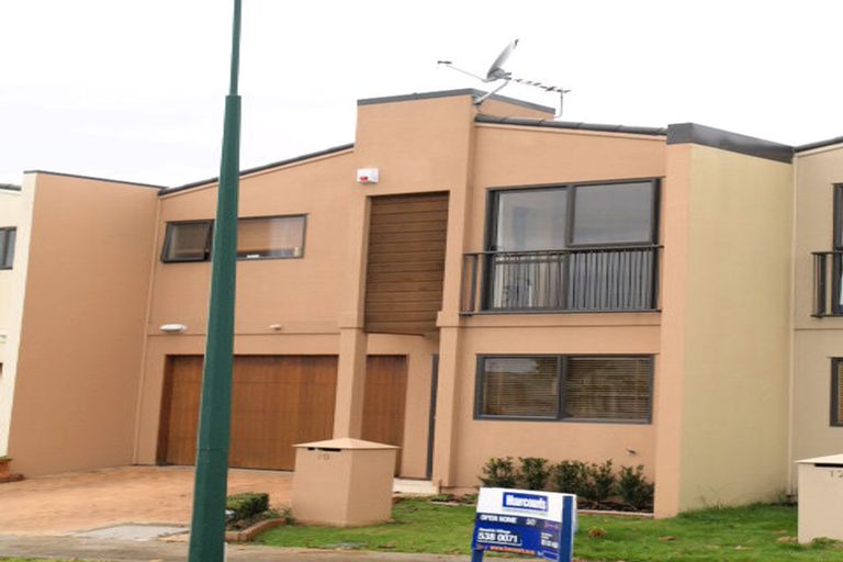 Photo of property in 10 Puma Drive, Golflands, Auckland, 2013