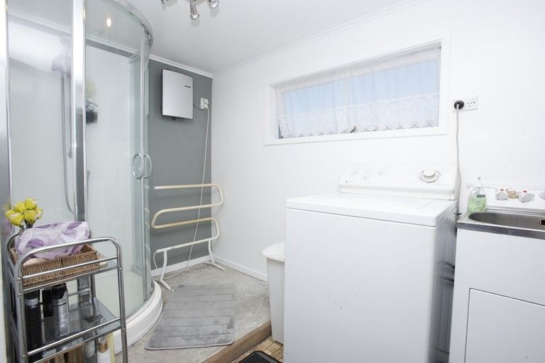 Photo of property in 64 Great North Road, Winton, 9720