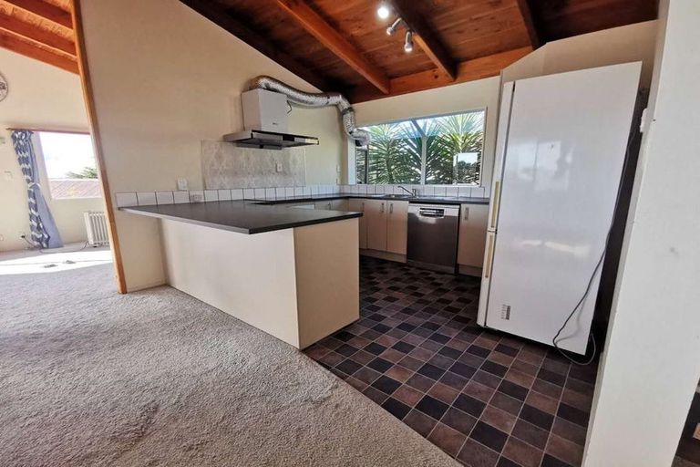 Photo of property in 21 Raelene Place, Massey, Auckland, 0614