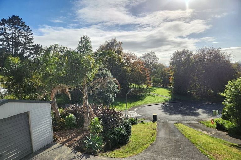 Photo of property in 28 Zingaro Place, Massey, Auckland, 0614