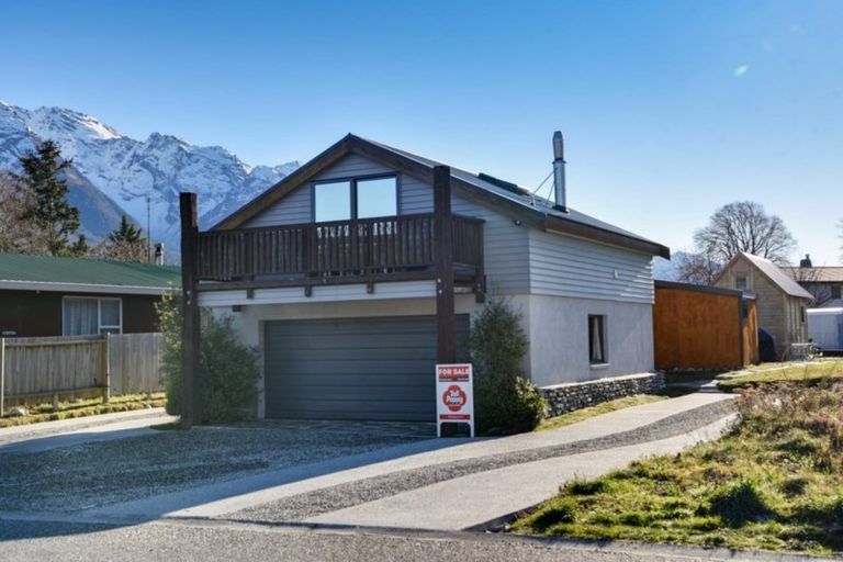 Photo of property in 13 Forbes Place, Glenorchy, 9372
