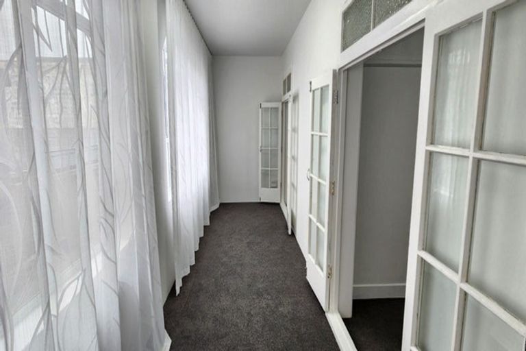 Photo of property in Devonport Apartments, 25/127 Saint Aubyn Street, New Plymouth, 4310