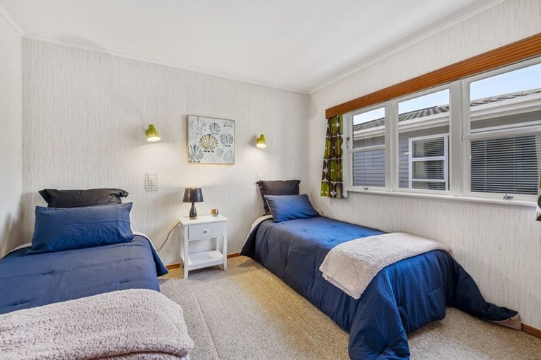 Photo of property in 33 Dowling Grove, Silverstream, Upper Hutt, 5019