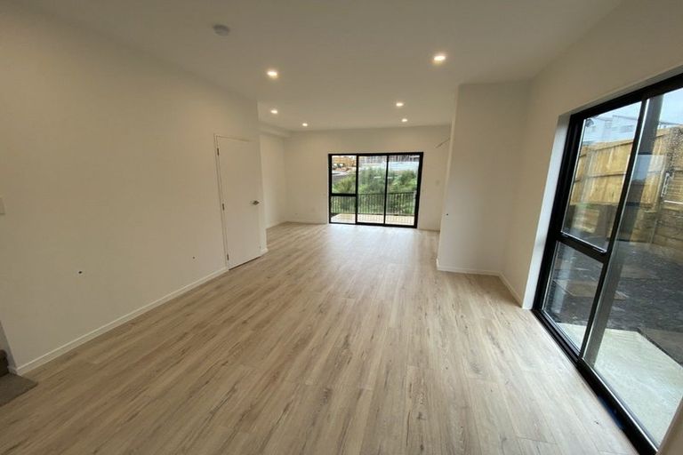 Photo of property in 35a Crestview Rise, Papakura, 2110