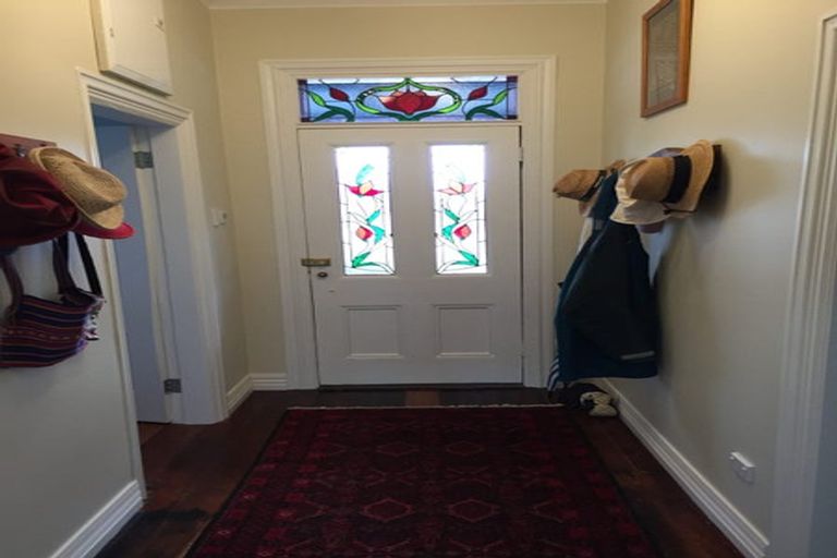 Photo of property in 35 Dublin Street, Martinborough, 5711