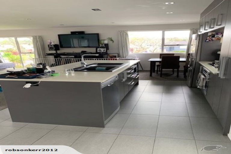 Photo of property in 31 Blanche Way, Half Moon Bay, Auckland, 2012