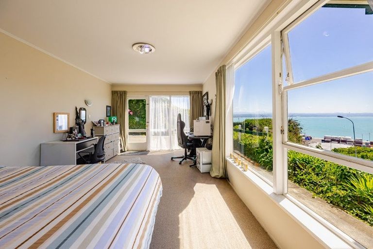 Photo of property in 5 Seapoint Road, Bluff Hill, Napier, 4110