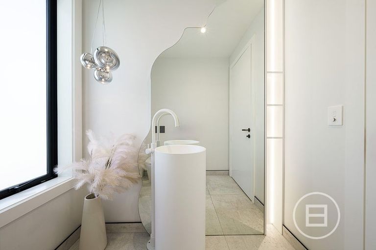 Photo of property in 5 Red Deer Rise, Kelvin Heights, Queenstown, 9300