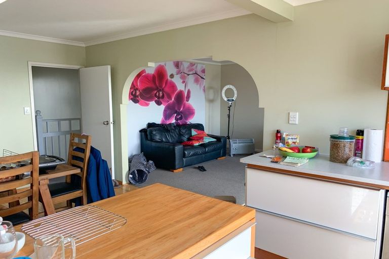 Photo of property in 2/4 Coronation Road, Glenfield, Auckland, 0627