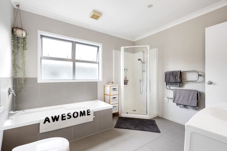 Photo of property in 82a Kirton Drive, Riverstone Terraces, Upper Hutt, 5018