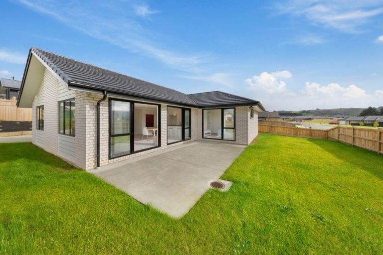 Photo of property in 2 Lippiatt Crescent, Pokeno, 2402