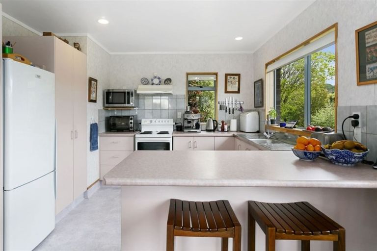 Photo of property in 19 Reeves Road, Acacia Bay, Taupo, 3330