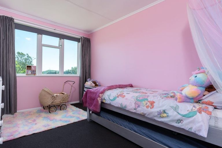 Photo of property in 25 Driver Crescent, Cannons Creek, Porirua, 5024