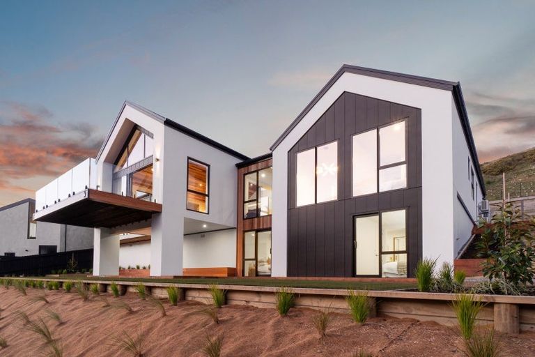 Photo of property in 10 Flowers Lane, Cracroft, Christchurch, 8022