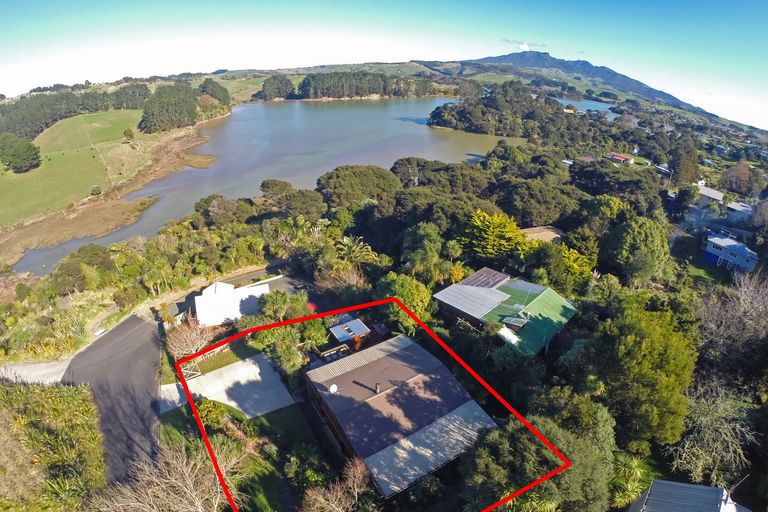 Photo of property in 11 Robertson Street, Raglan, 3225