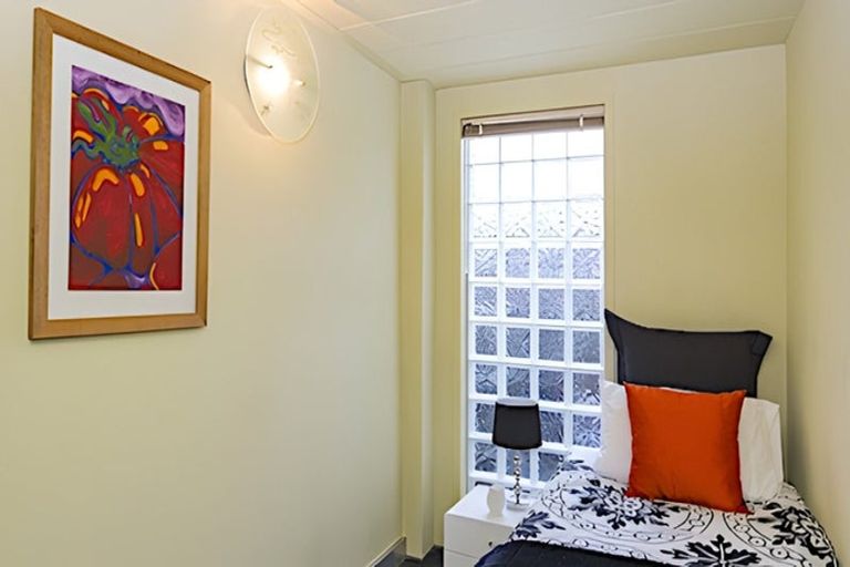Photo of property in Qba Apartments, 1k/51 Webb Street, Mount Cook, Wellington, 6011