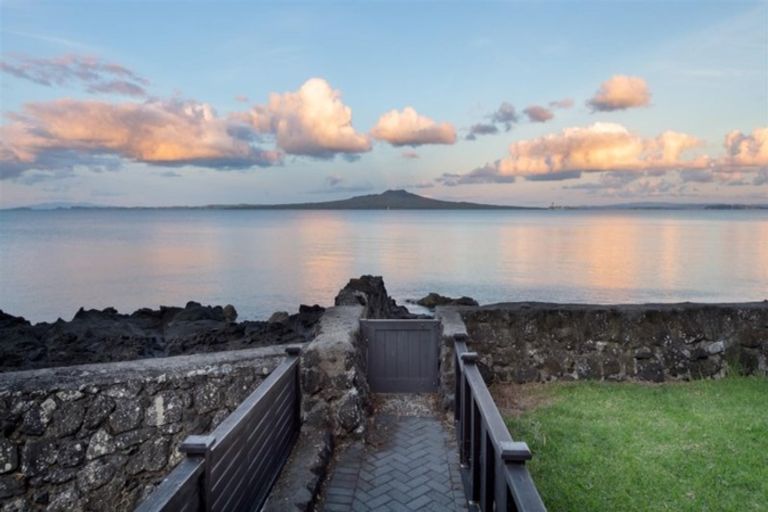 Photo of property in 2/259 Hurstmere Road, Takapuna, Auckland, 0622