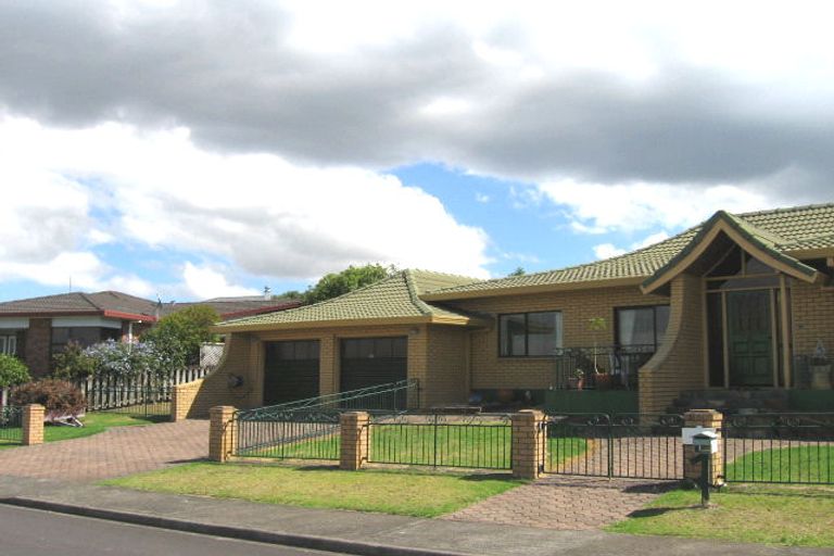 Photo of property in 1 Marlin Street, West Harbour, Auckland, 0618