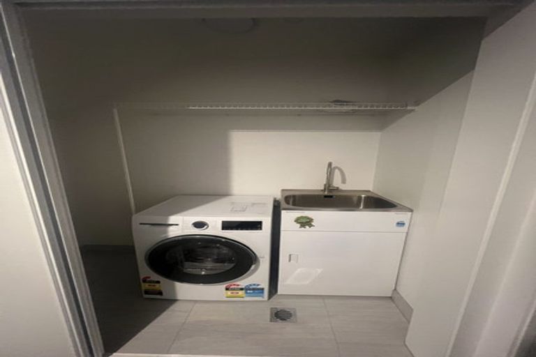 Photo of property in 14 Te Puketoka Lane, Mangere, Auckland, 2022