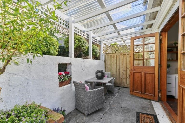 Photo of property in 80 Rolleston Street, Mount Cook, Wellington, 6021