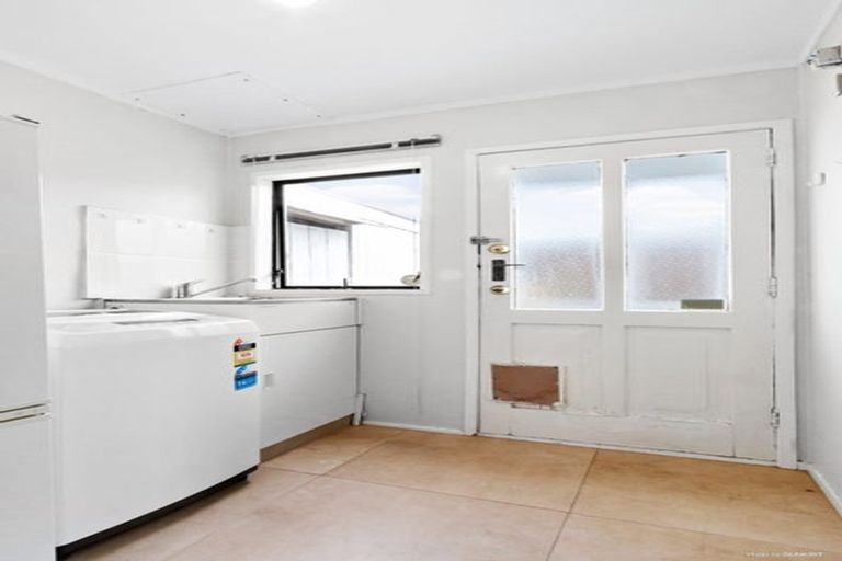 Photo of property in 1/22 Highland Park Drive, Highland Park, Auckland, 2010