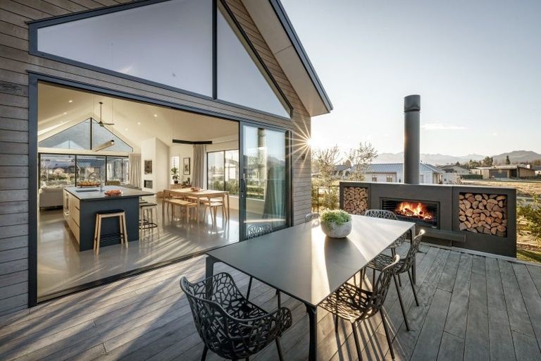 Photo of property in 11 Deans Drive, Wanaka, 9305