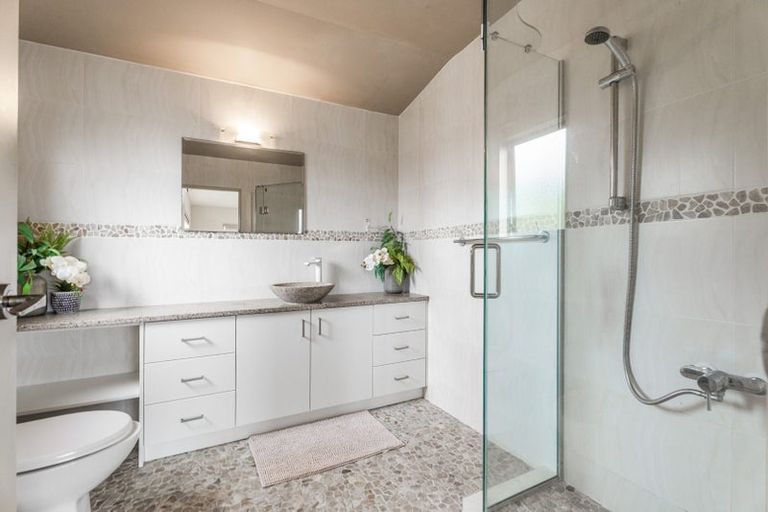 Photo of property in 71 Kittiwake Drive, Schnapper Rock, Auckland, 0632