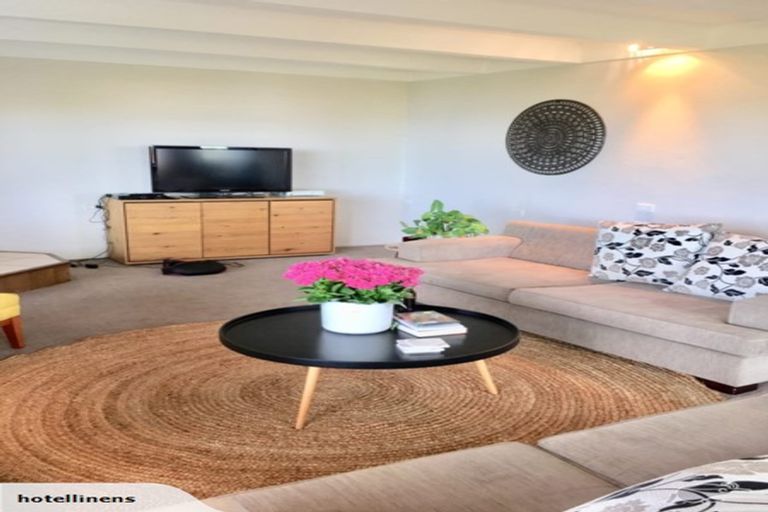 Photo of property in 24 Hillcrest Road, Hatfields Beach, Orewa, 0931