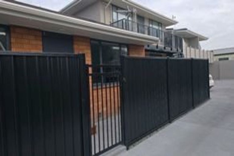 Photo of property in 2/7 Division Street, Riccarton, Christchurch, 8041