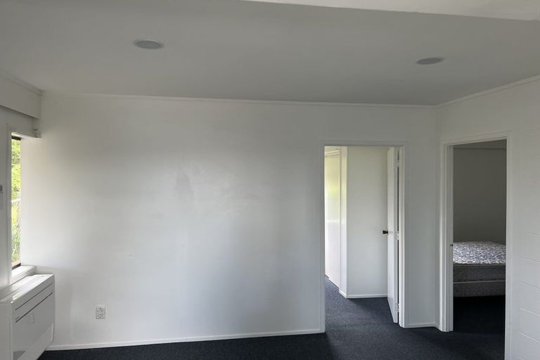 Photo of property in 11 Ian Place, Glendene, Auckland, 0602