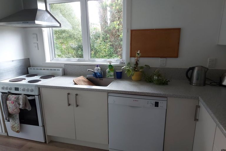 Photo of property in 48 Moana Road, Kelburn, Wellington, 6012