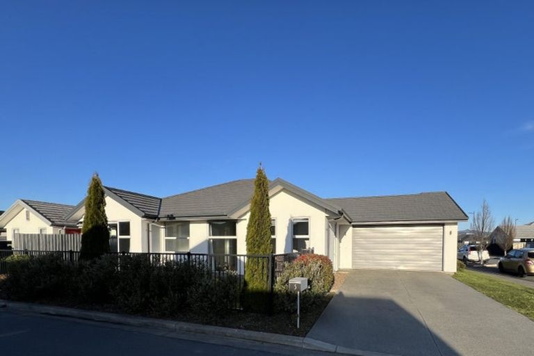 Photo of property in 5 Robalan Close, Halswell, Christchurch, 8025