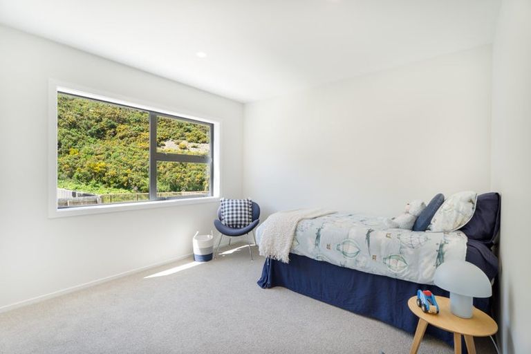 Photo of property in 41 Farnworth Terrace, Glenside, Wellington, 6037