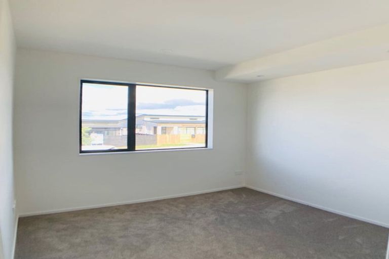Photo of property in 38 Ascension Crescent, Orewa, 0931