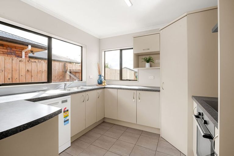 Photo of property in 11 Shrule Place, Huntington, Hamilton, 3210