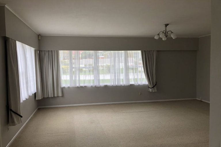 Photo of property in 1/13 Brouder Place, Hillpark, Auckland, 2102