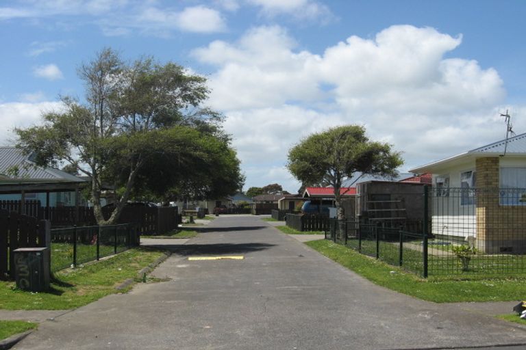 Photo of property in 121a Maplesden Drive, Clendon Park, Auckland, 2103