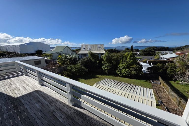 Photo of property in 16 Arohia Place, Snells Beach, 0920