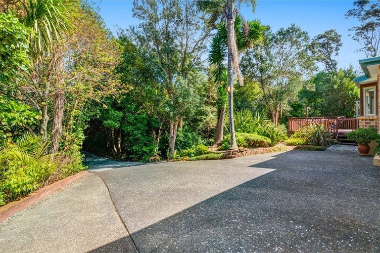Photo of property in 6 Chenery Road, Red Beach, 0932