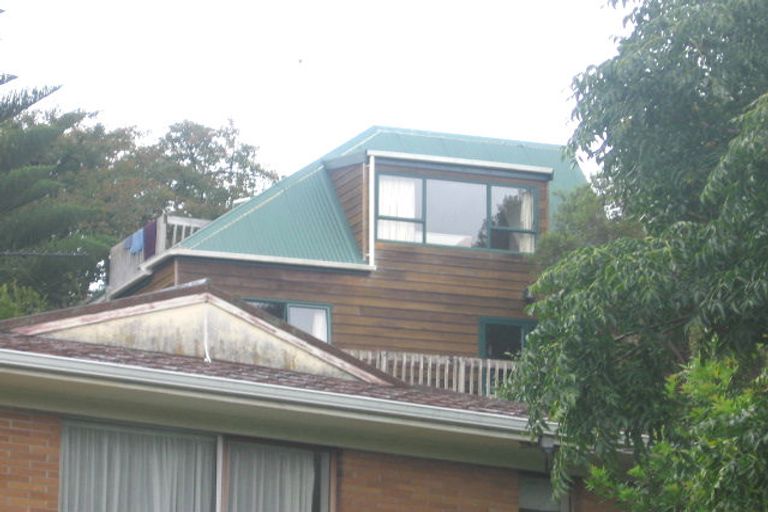 Photo of property in 1/82 Peach Road, Glenfield, Auckland, 0629